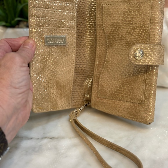 💛 NWOT STEPHANIE JOHNSON GOLD SNAKESKIN PHONE WRISTLET! - Picture 7 of 7